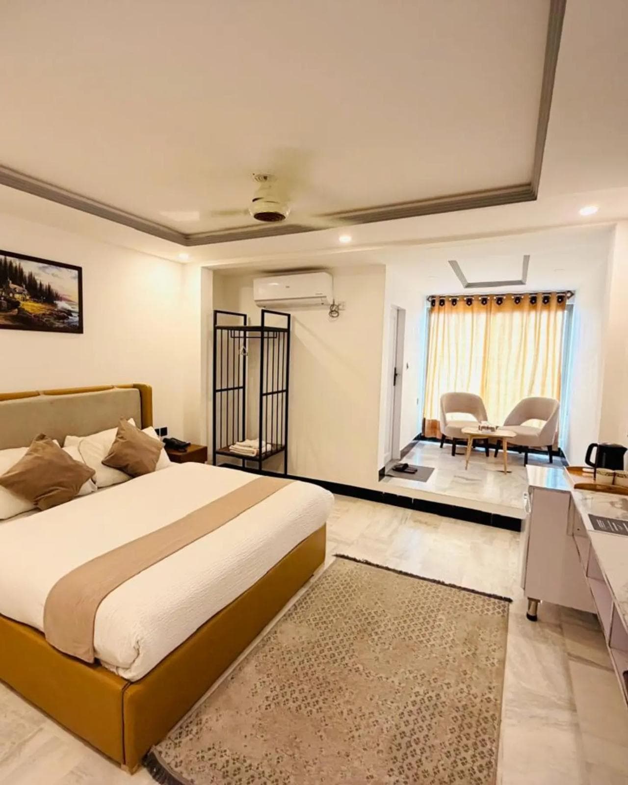 Comfortable hotel room on a Karawaan Skardu tour